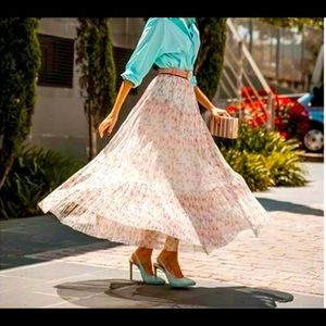 Zara Floral trendy maxi ecru skirt NWT